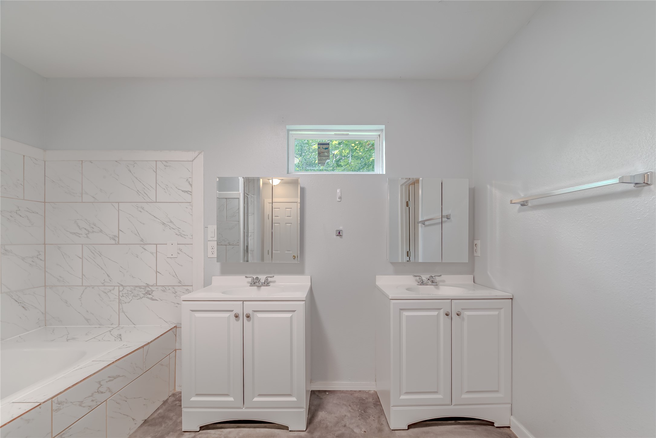 834 Elkhart Street Houston, TX 77091 - Photo 32 of 37 Master bathroom