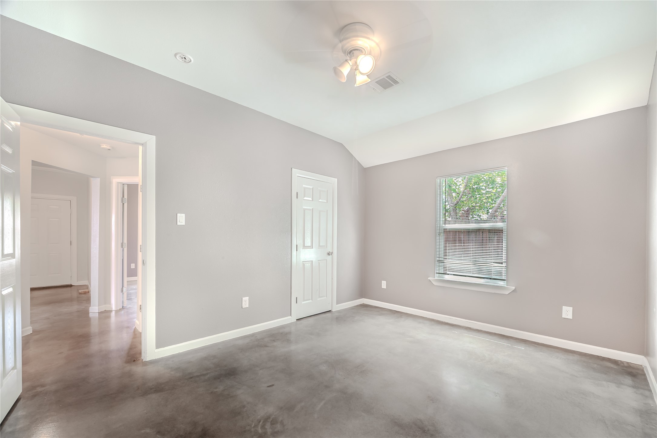 834 Elkhart Street Houston, TX 77091 - Photo 7 of 37 2nd bedroom