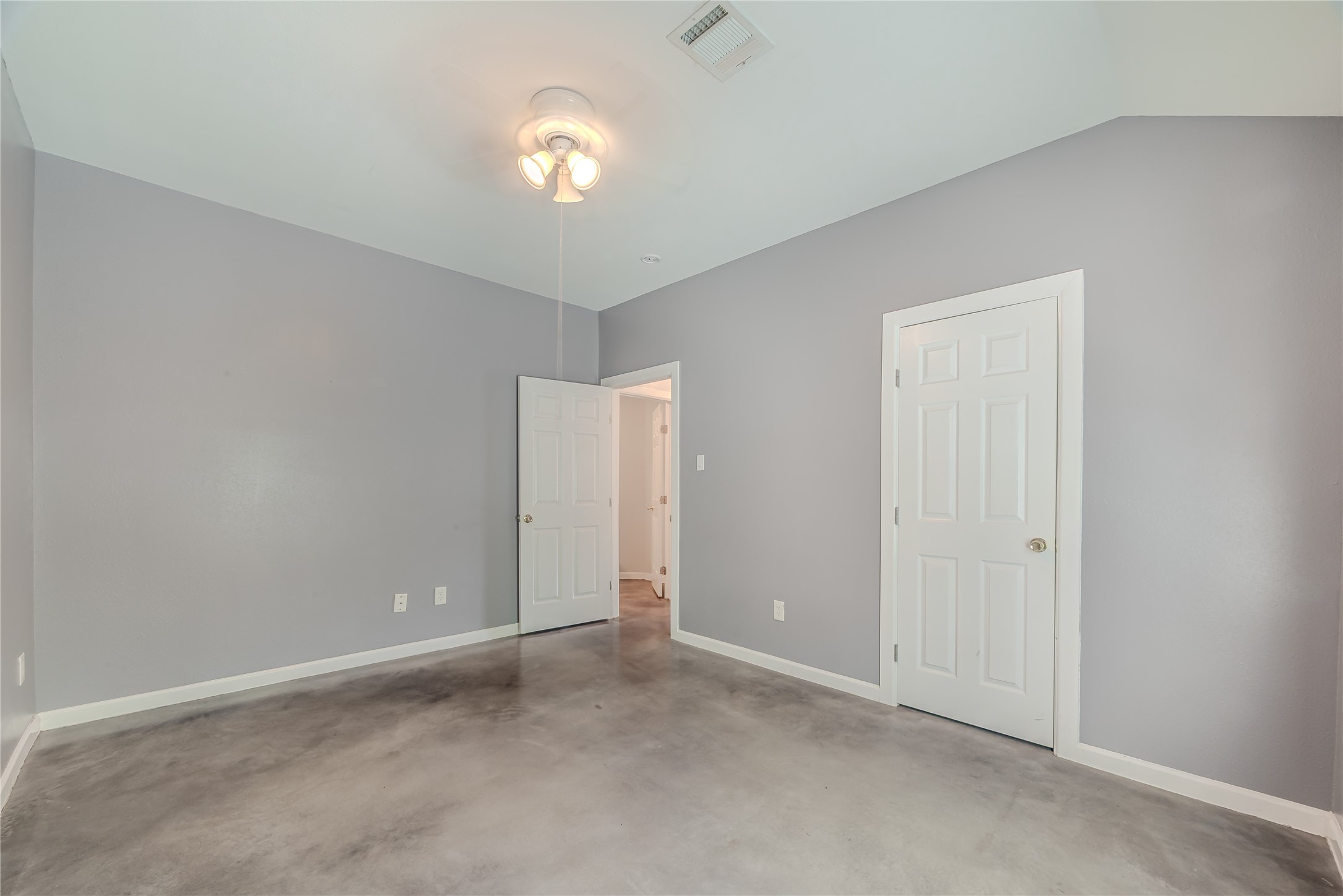 834 Elkhart Street Houston, TX 77091 - Photo 8 of 37 2nd bedroom