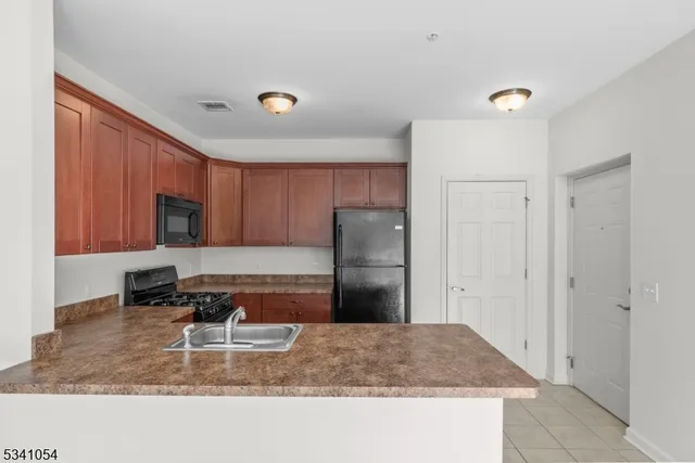 $1,985 | 15 Park Drive, Unit 15, Clinton, NJ 08809