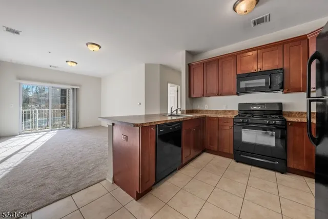 $1,985 | 15 Park Drive, Unit 15, Clinton, NJ 08809