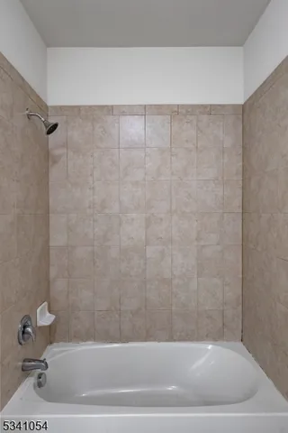 $1,985 | 15 Park Drive, Unit 15, Clinton, NJ 08809