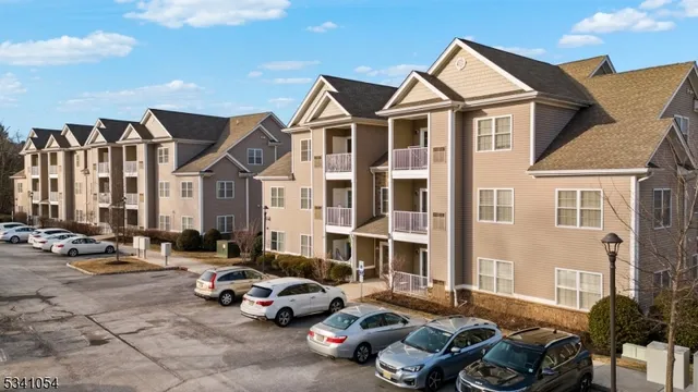 $1,985 | 15 Park Drive, Unit 15, Clinton, NJ 08809