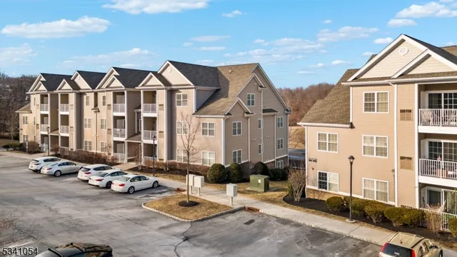 $1,985 | 15 Park Drive, Unit 15, Clinton, NJ 08809