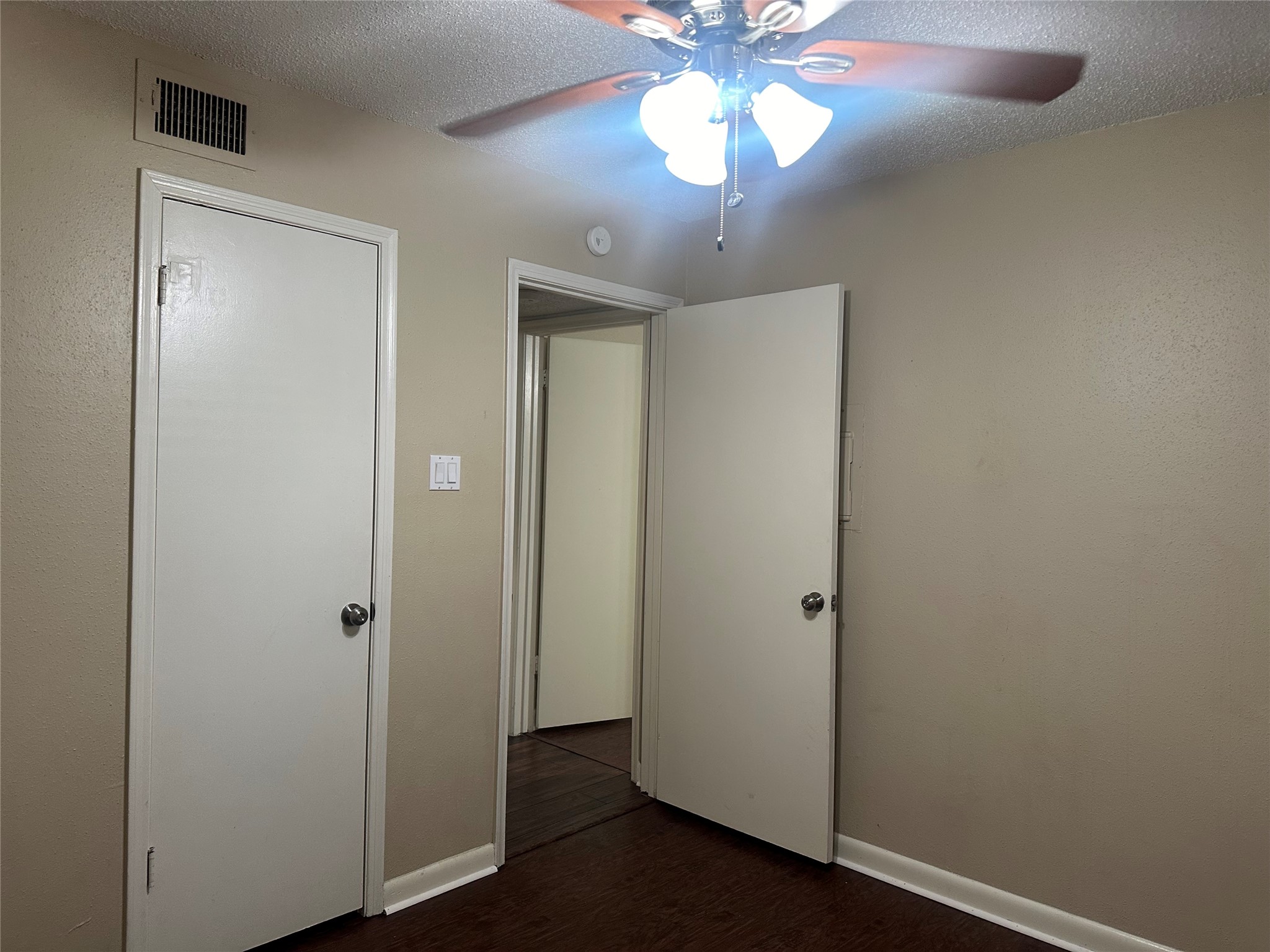 2750 Holly Hall Street, Unit 703 Houston, TX 77054 - Photo 14 of 20 Another view of the guest bedroom.