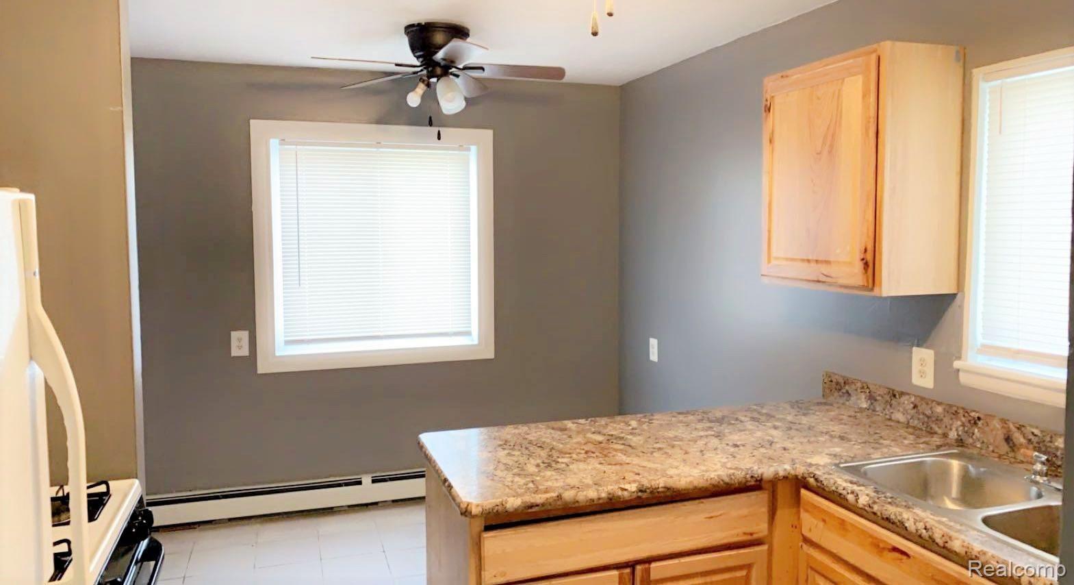 7036 Toepfer Road Warren, MI 48091 - Photo 3 of 11 Toepher Kitch _Dining.jpg