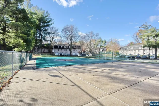 a view of a fountain in front of a building