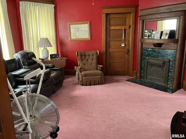 $265,000 | 204 West Clinton Avenue, Monmouth, IL 61462
