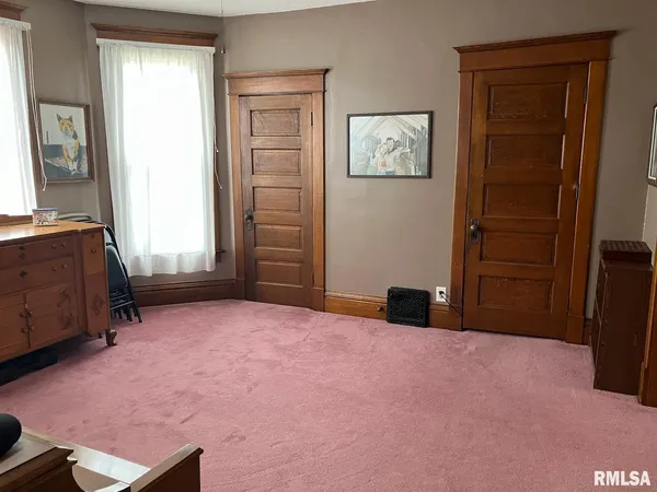 $265,000 | 204 West Clinton Avenue, Monmouth, IL 61462