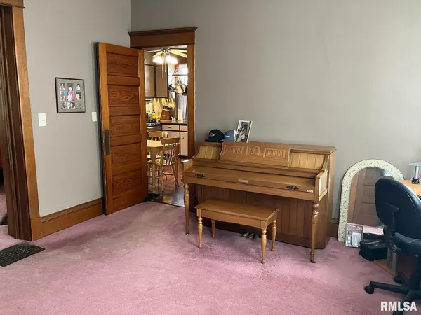 $265,000 | 204 West Clinton Avenue, Monmouth, IL 61462