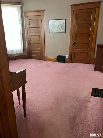 $265,000 | 204 West Clinton Avenue, Monmouth, IL 61462