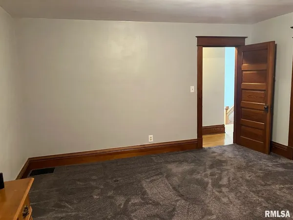 $265,000 | 204 West Clinton Avenue, Monmouth, IL 61462