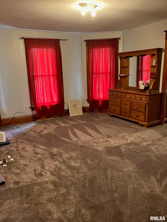 $265,000 | 204 West Clinton Avenue, Monmouth, IL 61462