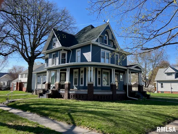 $265,000 | 204 West Clinton Avenue, Monmouth, IL 61462