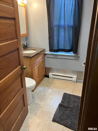 $265,000 | 204 West Clinton Avenue, Monmouth, IL 61462