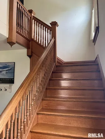 $265,000 | 204 West Clinton Avenue, Monmouth, IL 61462
