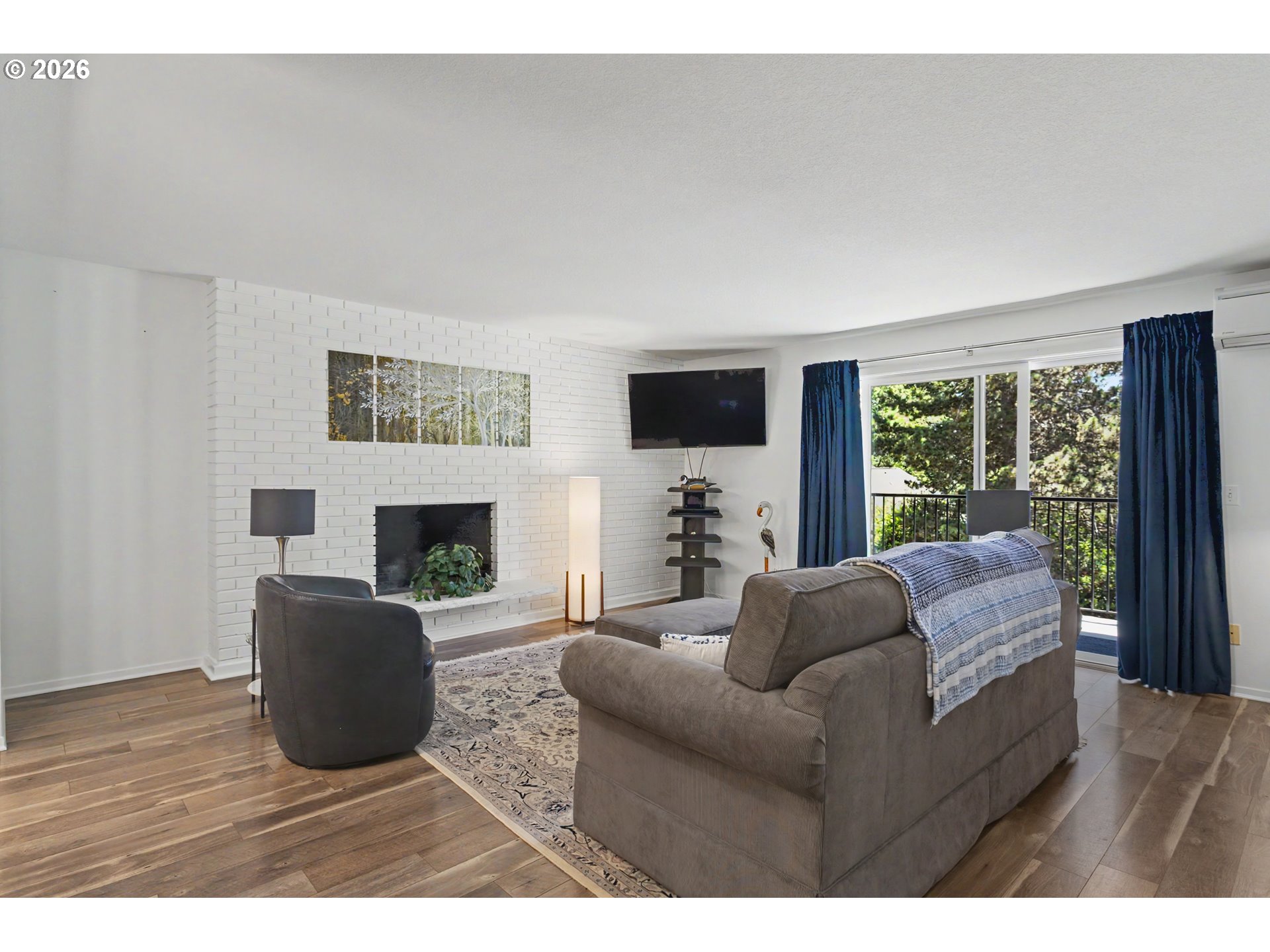 200 Southwest Burnham Road, Unit 306 Lake Oswego, OR 97034 - Photo 3 of 28 Living Room