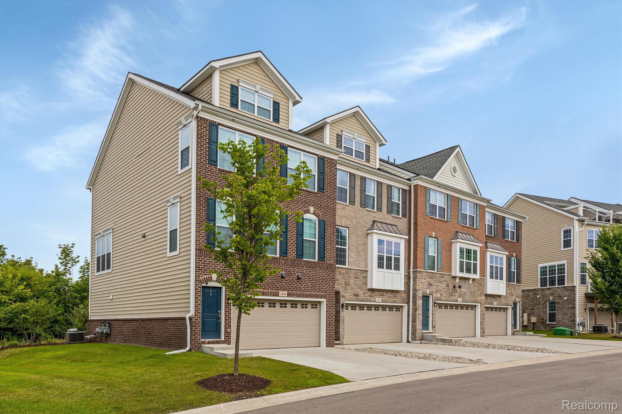 2846 Ridington Road Ann Arbor, MI 48105 - Photo 4 of 35 Gallery Image 4