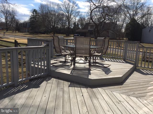 911 Lavera Road Warminster, PA 18974 - Photo 29 of 33 To-level deck