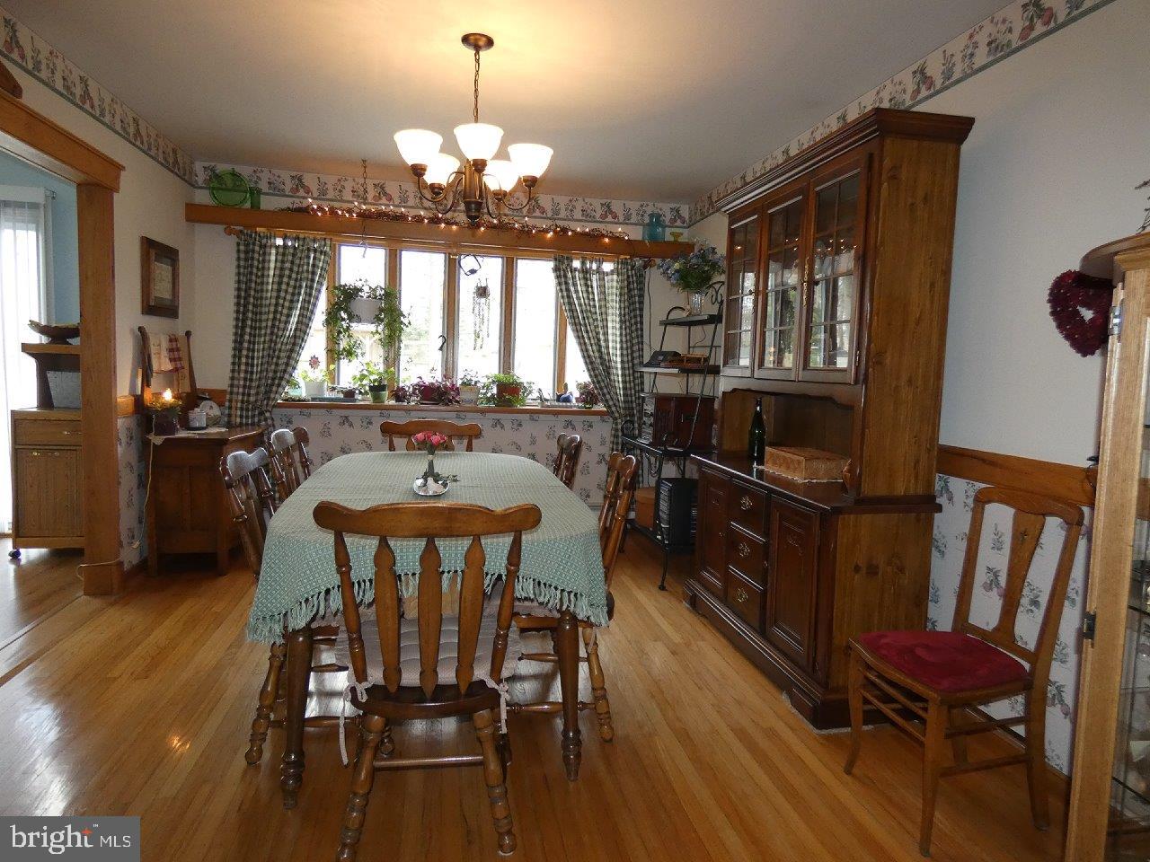 911 Lavera Road Warminster, PA 18974 - Photo 6 of 33 Dining room features a large box bay window.
