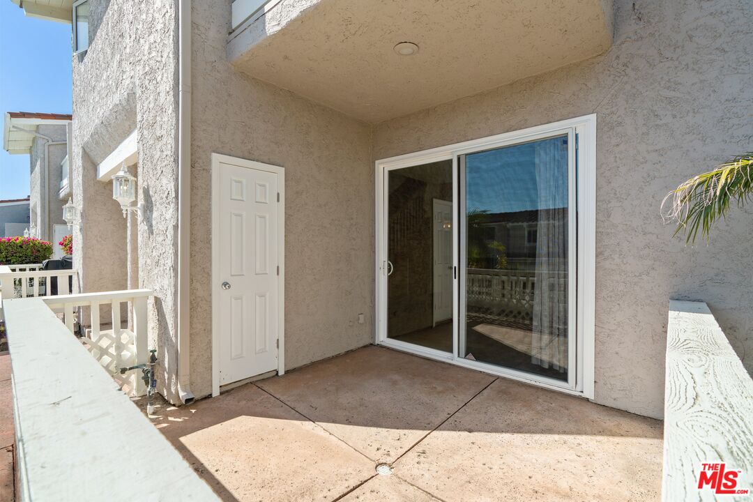 28244 Rey De Copas Lane Malibu, CA 90265 - Photo 26 of 31 a view of a balcony