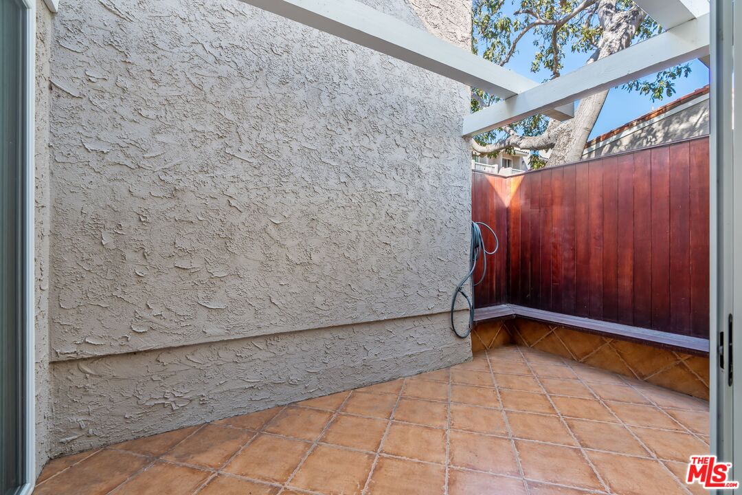 28244 Rey De Copas Lane Malibu, CA 90265 - Photo 9 of 31