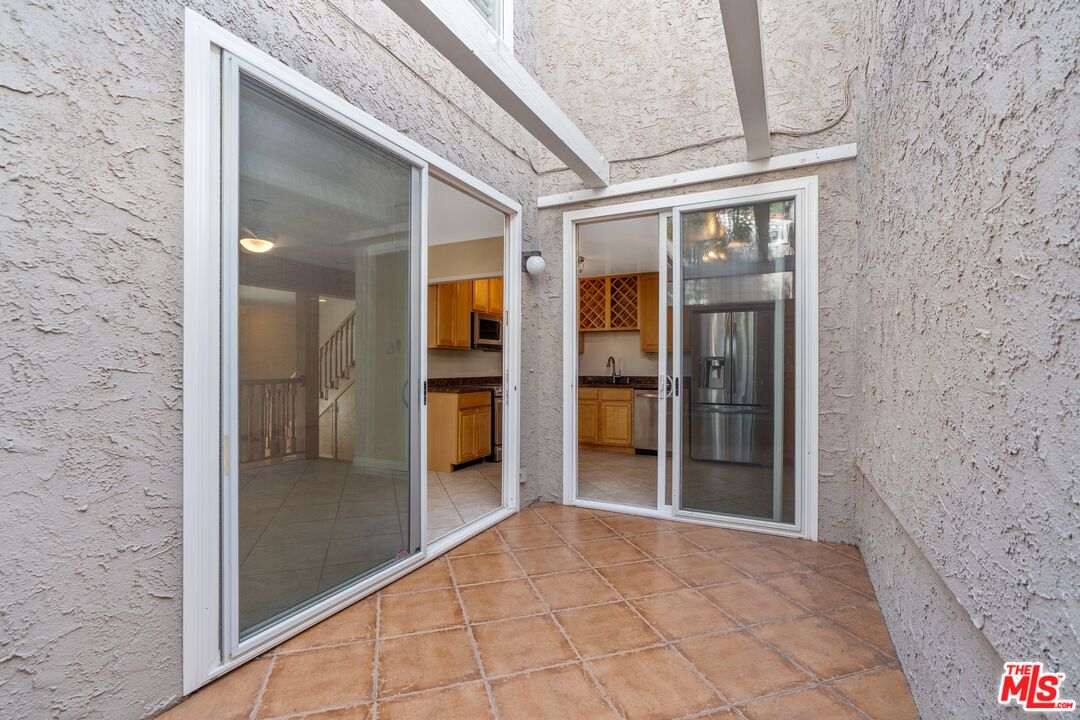 28244 Rey De Copas Lane Malibu, CA 90265 - Photo 10 of 31 a view of entryway