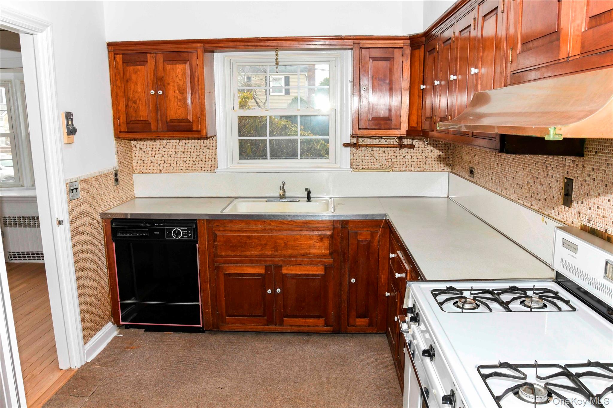 138 Chestnut Street Lynbrook, NY 11563 - Photo 13 of 23