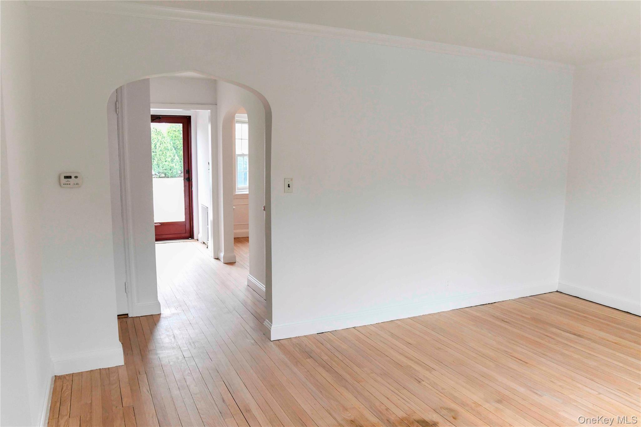 138 Chestnut Street Lynbrook, NY 11563 - Photo 4 of 23