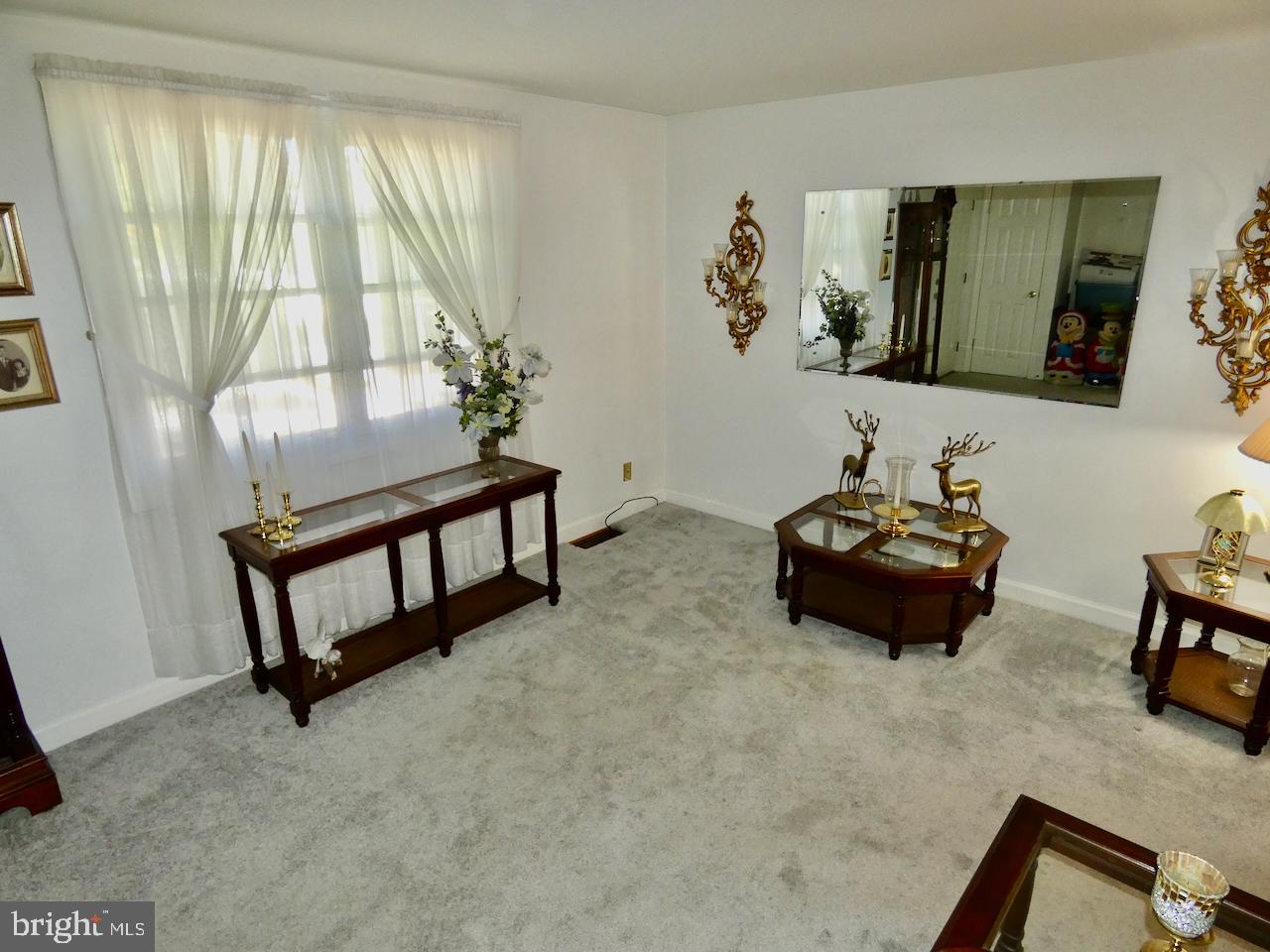 138 Maple Hill Road Wilmington, DE 19804 - Photo 3 of 45 Living Room