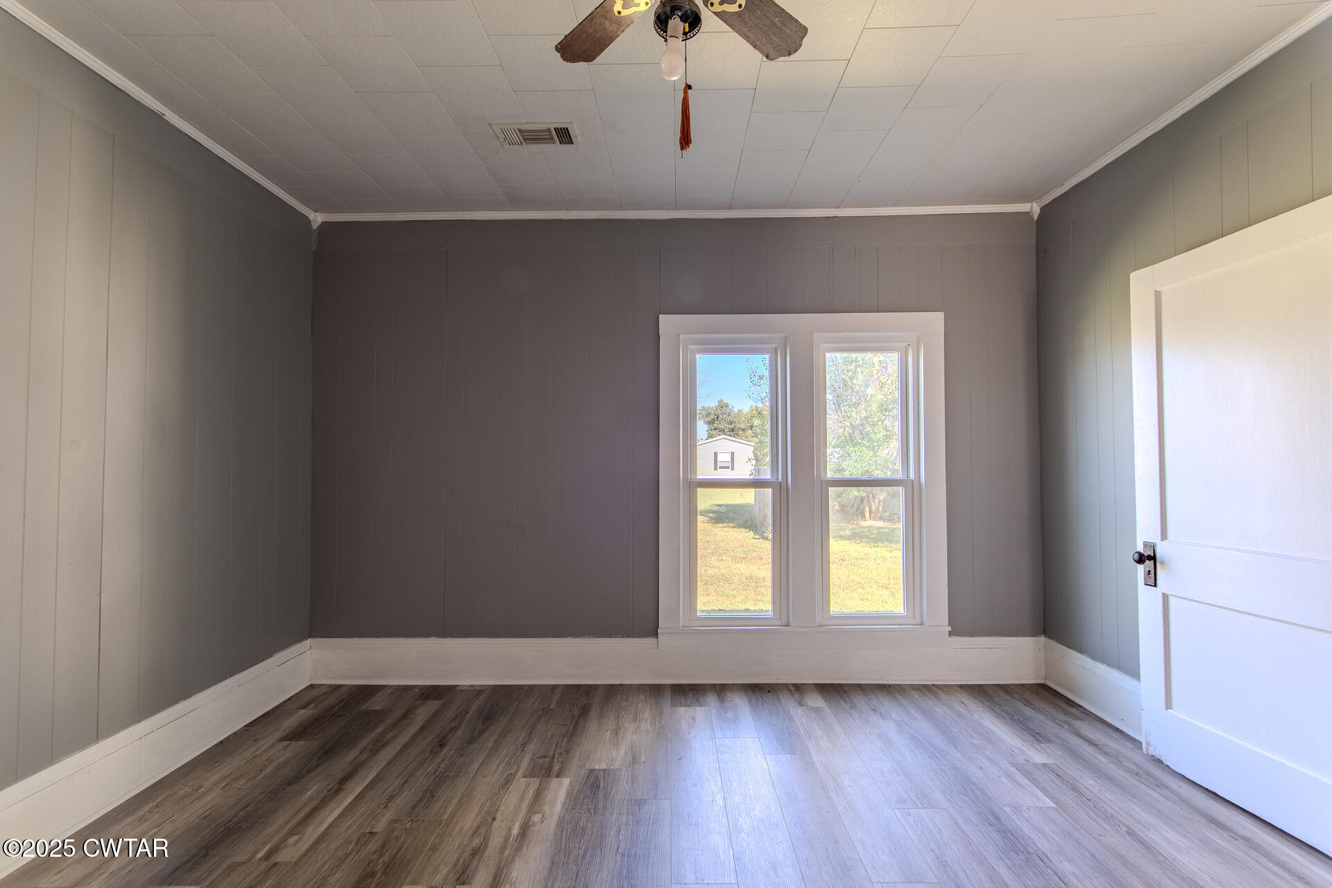 101 North Front Street Kenton, TN 38233 - Photo 12 of 30 a view of an empty room with wooden floor and a window