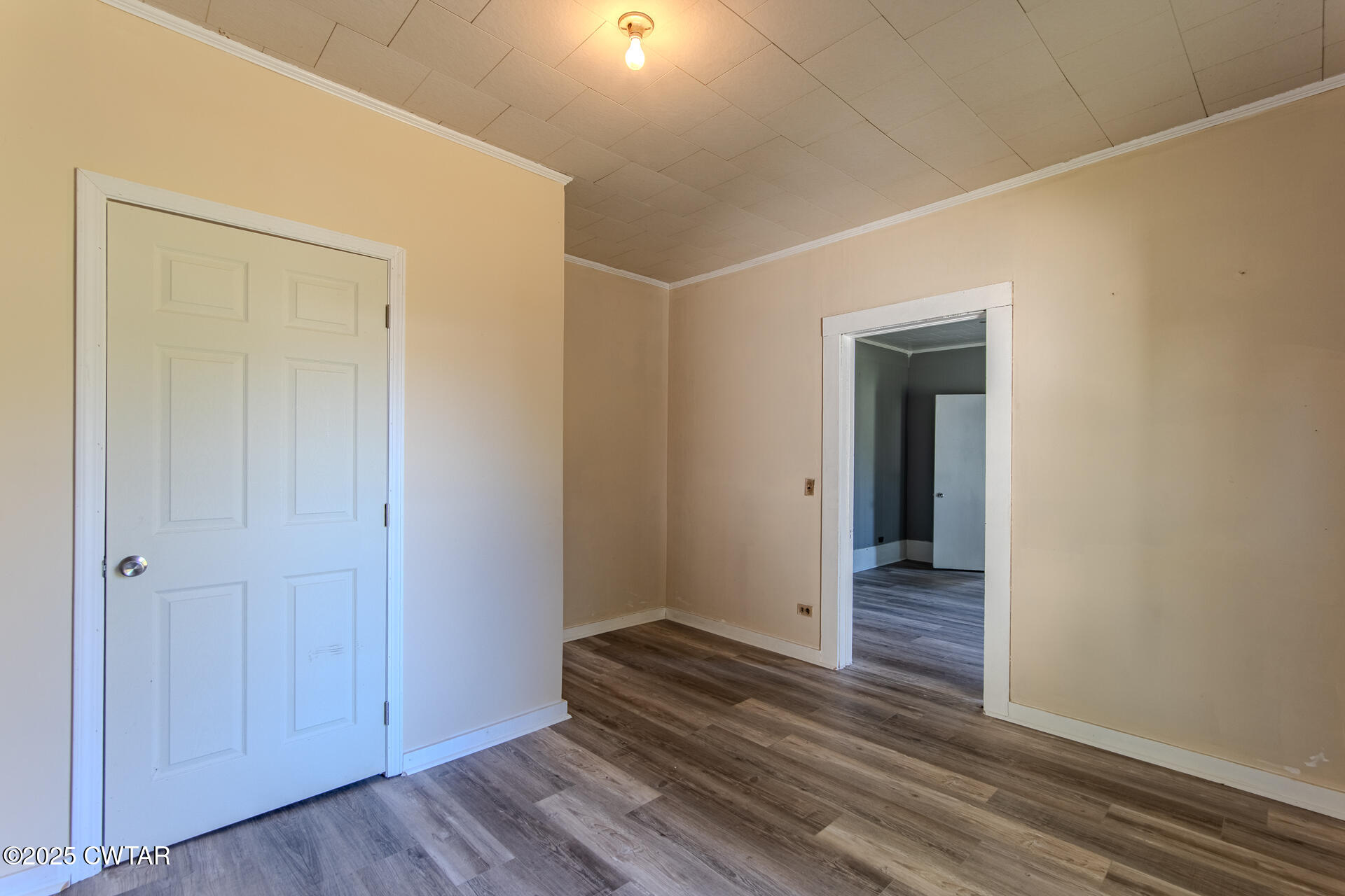 101 North Front Street Kenton, TN 38233 - Photo 16 of 30 a view of a hallway with wooden floor
