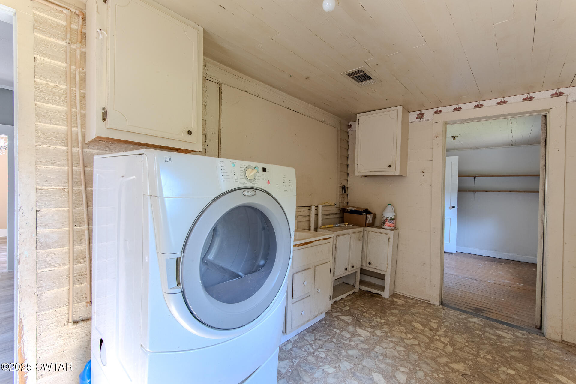 101 North Front Street Kenton, TN 38233 - Photo 21 of 30 a utility room with sink dryer and washer