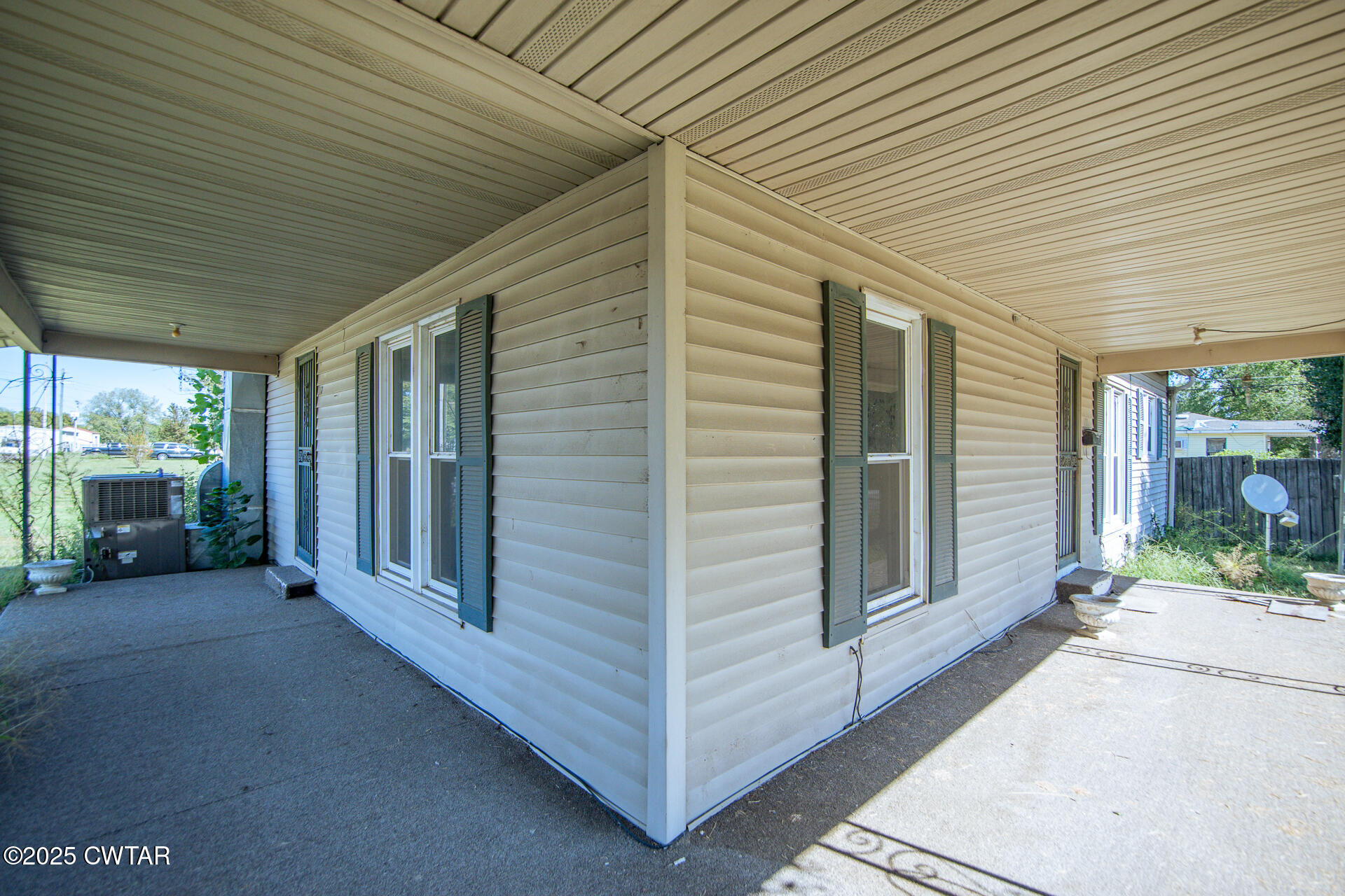 101 North Front Street Kenton, TN 38233 - Photo 3 of 30 a view of a porch with wooden floor