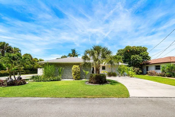 $1,599,999 | 106 Periwinkle Drive, Hypoluxo, FL 33462
