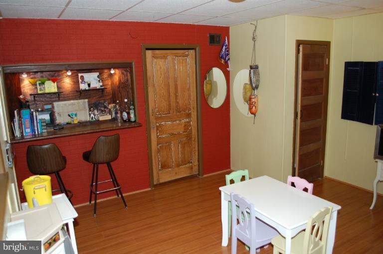 606 Mansfield Road Essex, MD 21221 - Photo 14 of 25 Family Room