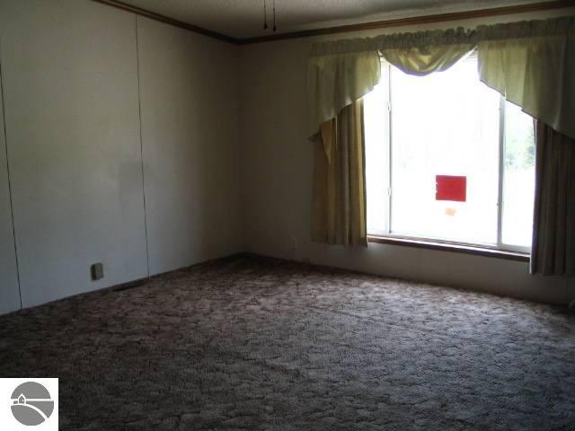 8777 45 Road Cadillac, MI 49601 - Photo 4 of 7 1683707-3.JPG