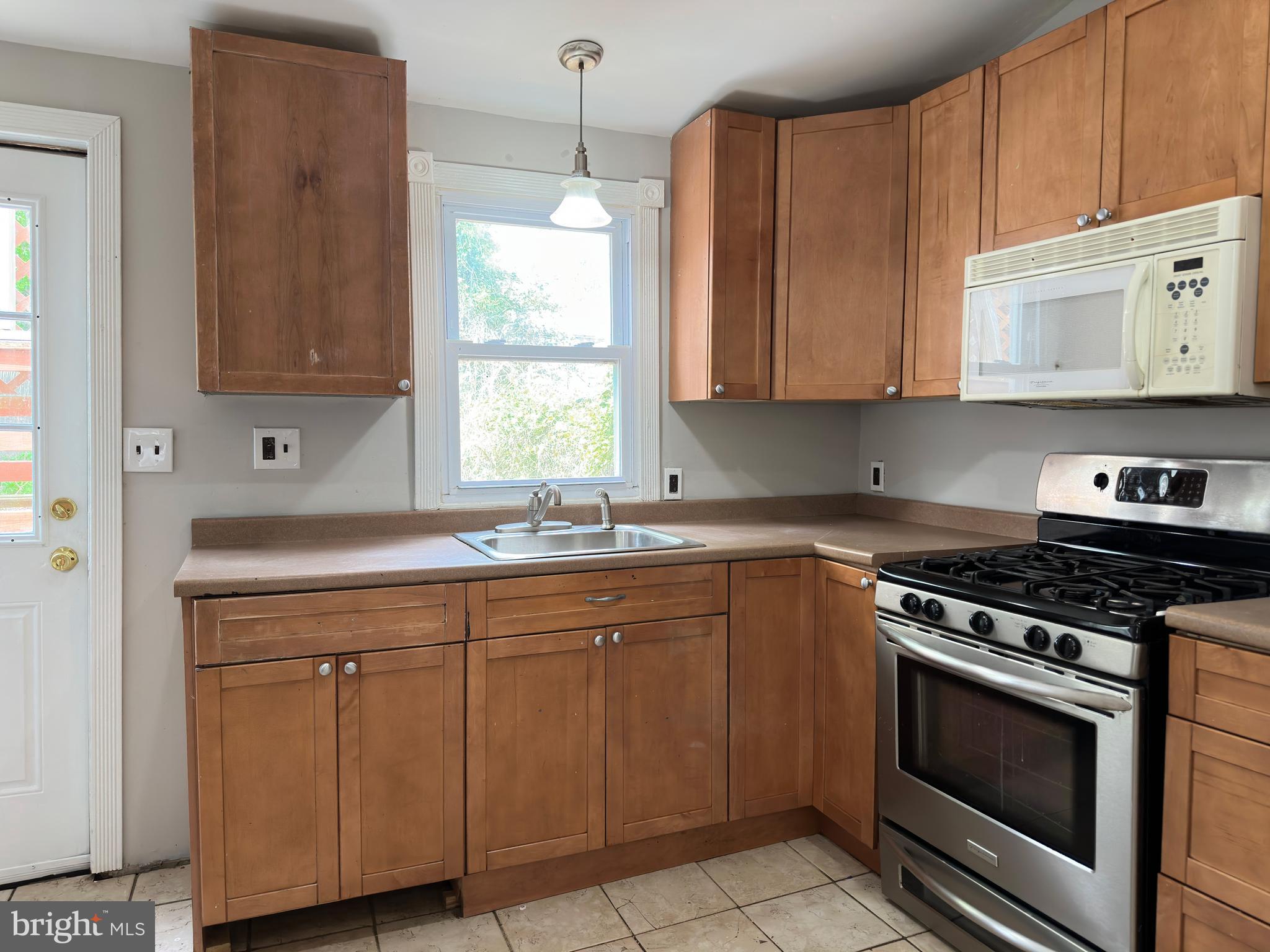 115 Ripka Street Philadelphia, PA 19127 - Photo 10 of 48