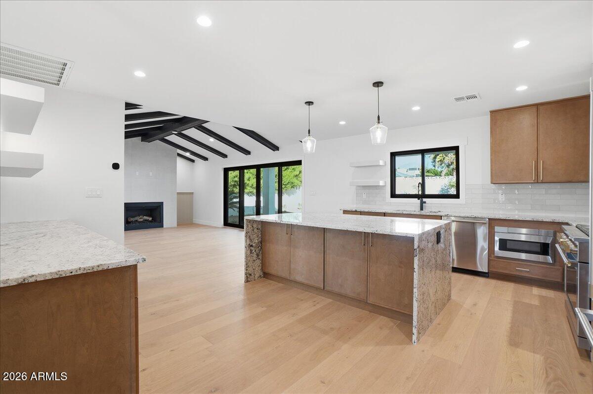 4515 North 35th Street Phoenix, AZ 85018 - Photo 7 of 39 11-4515 North 35th Street_RedHogMedia