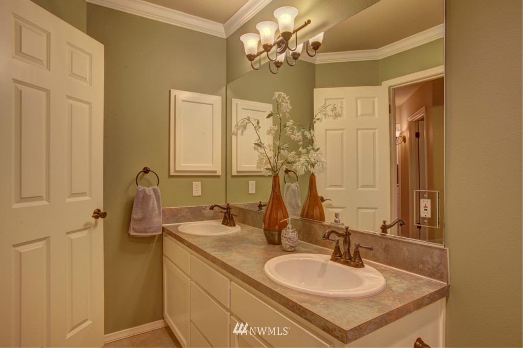 22110 52nd Avenue Southeast Bothell, WA 98021 - Photo 15 of 24