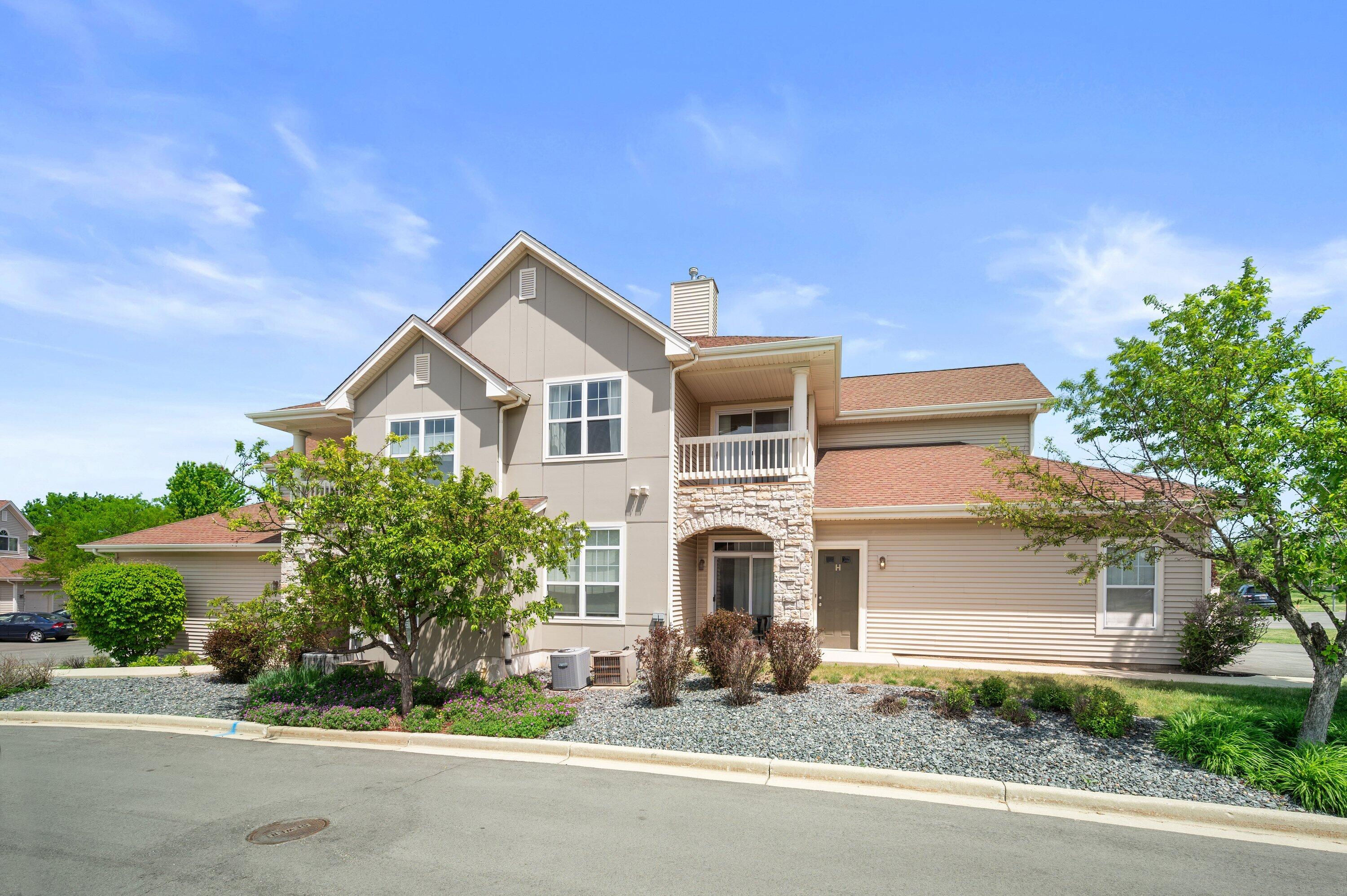 9301 South Cobblestone Way, Unit H Franklin, WI 53132 - Photo 1 of 33 0006