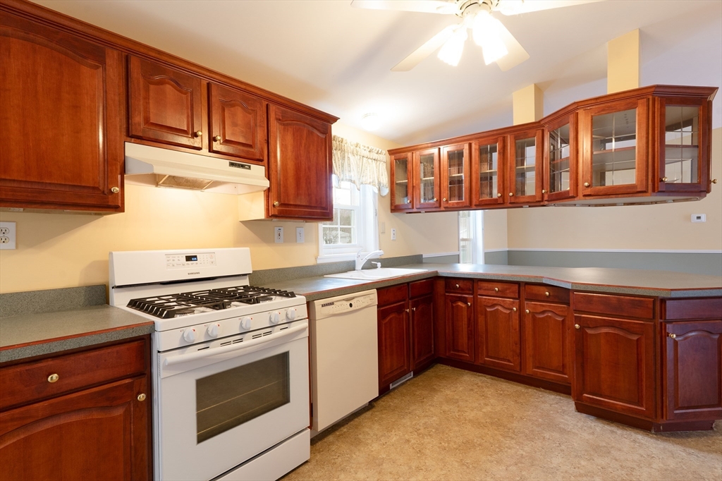 18 Fox Run Brookfield, MA 01506 - Photo 11 of 40