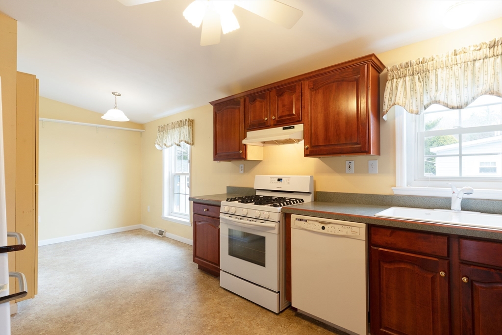 18 Fox Run Brookfield, MA 01506 - Photo 12 of 40
