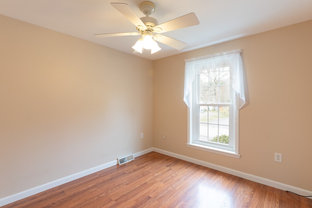 18 Fox Run Brookfield, MA 01506 - Photo 26 of 40