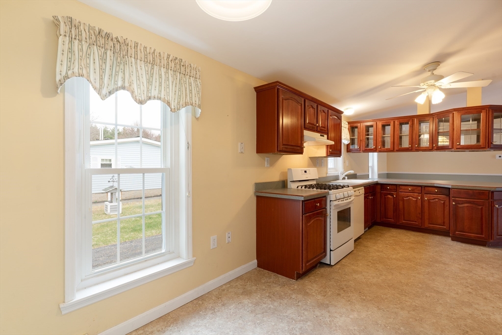 18 Fox Run Brookfield, MA 01506 - Photo 8 of 40