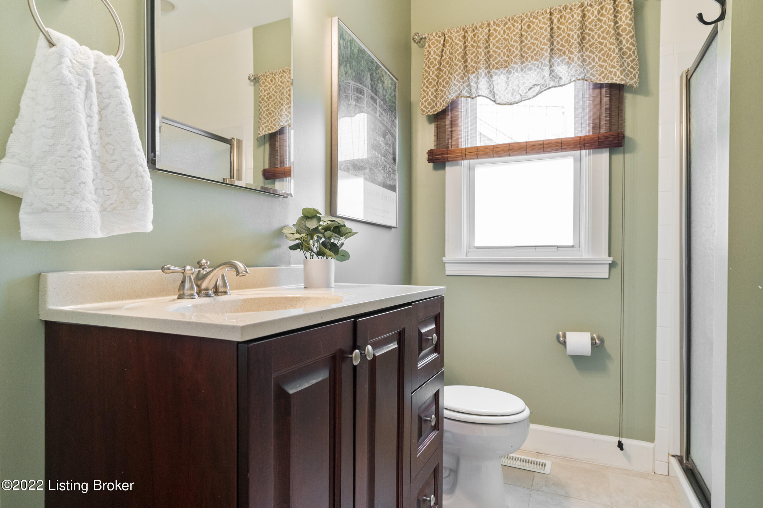 2204 Manchester Road Louisville, KY 40205 - Photo 25 of 46 Bathroom 2