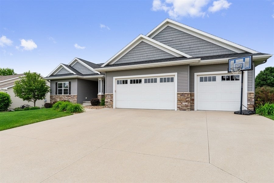 2835 Twinleaf Road Cedar Rapids, IA 52411 - Photo 2 of 28 Gallery Image 2