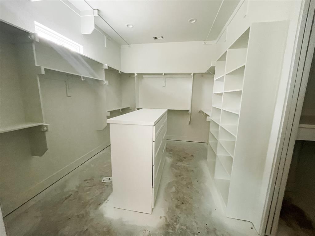 4072 County Road Cleburne, TX 76031 - Photo 16 of 20 a utility room with dryer and washer