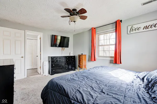 $299,900 | 2122 Norwood Drive, Anderson, IN 46012