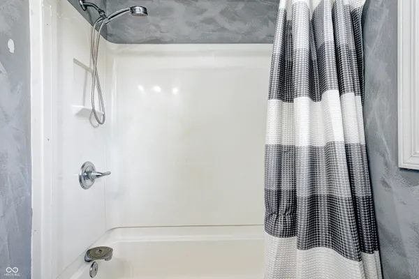 $299,900 | 2122 Norwood Drive, Anderson, IN 46012